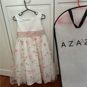 Special dress size 5. Beautiful and comfortable. Also available in size 4